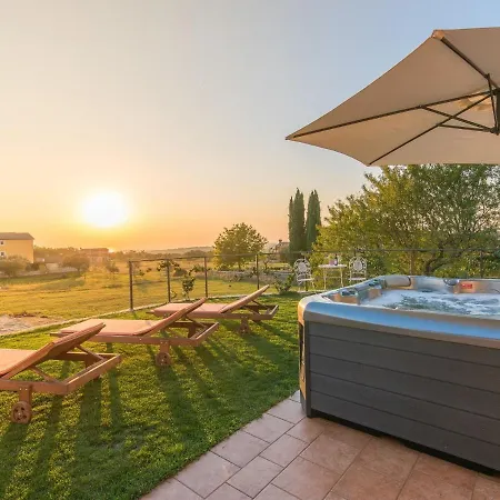 Modern Rovinjsko Selo With Swimming Pool And Jacuzzi Villa