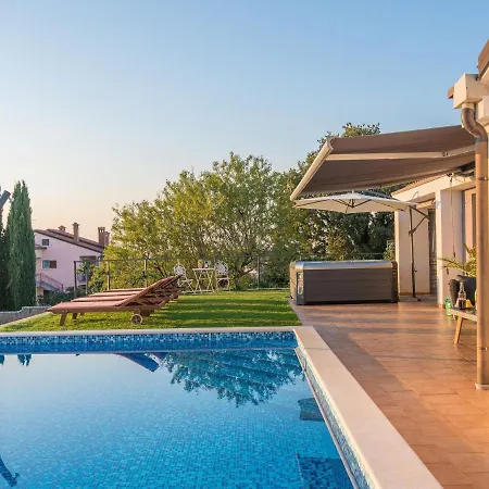 Villa Modern Rovinjsko Selo With Swimming Pool And Jacuzzi *