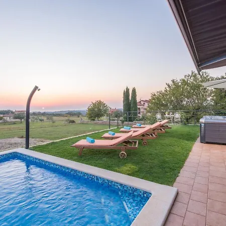 Modern Rovinjsko Selo With Swimming Pool And Jacuzzi Villa Rovinj