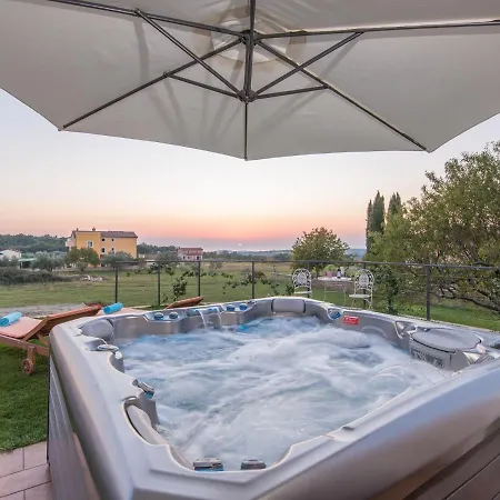 Modern Rovinjsko Selo With Swimming Pool And Jacuzzi Villa