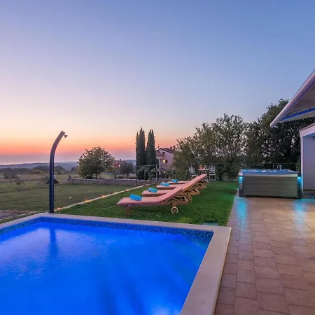 Modern Rovinjsko Selo With Swimming Pool And Jacuzzi Villa