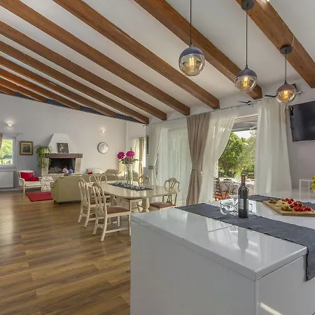 Modern Rovinjsko Selo With Swimming Pool And Jacuzzi Rovinj