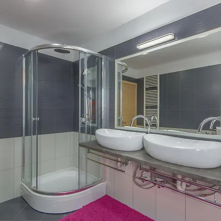 Modern Rovinjsko Selo With Swimming Pool And Jacuzzi *