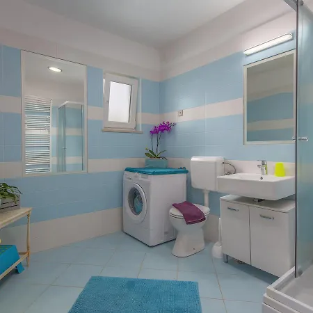 Villa Modern Rovinjsko Selo With Swimming Pool And Jacuzzi *