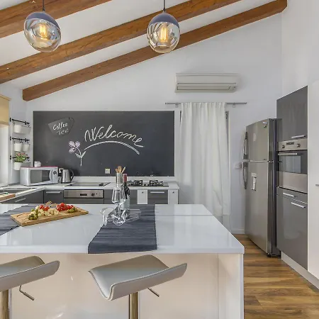 Modern Rovinjsko Selo With Swimming Pool And Jacuzzi Villa