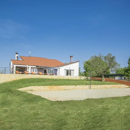 Modern Rovinjsko Selo With Swimming Pool And Jacuzzi Rovinj