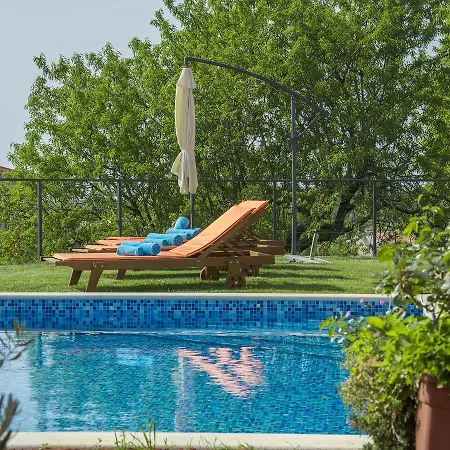 Villa Modern Rovinjsko Selo With Swimming Pool And Jacuzzi