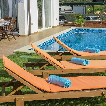 Modern Rovinjsko Selo With Swimming Pool And Jacuzzi Rovinj